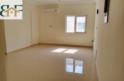 Apartment - 2 Bedrooms - 2 Bathrooms for rent in Bin Omran - Fereej Bin Omran - Doha