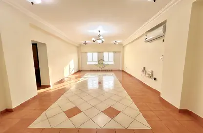 Apartment - 2 Bedrooms - 2 Bathrooms for rent in Umm Ghuwailina 4 - Umm Ghuwailina - Doha