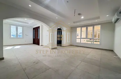 مجمع سكني - 5 غرف نوم - 6 حمامات للايجار في برج أسباير - الوعب - الوعب - الدوحة