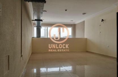 Shop - Studio - 1 Bathroom for rent in Wholesale Market Street - Abu Hamour - Doha