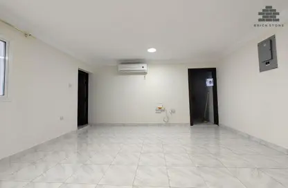 شقة - 2 غرف نوم - 2 حمامات للايجار في شارع انس - فريج بن محمود الشمالي - فريج بن محمود - الدوحة