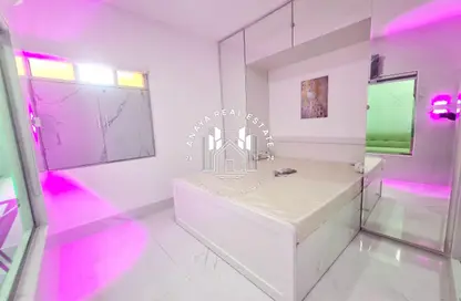 Apartment - Studio - 1 Bathroom for rent in Umm Ghwailina Comm - Umm Ghuwalina - Umm Ghuwailina - Doha