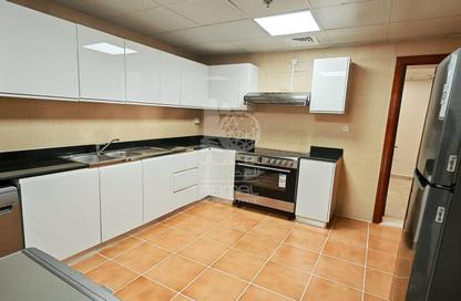Apartment - 3 - 4 for rent in AAMAL Tower - Central Business District - West Bay - Doha