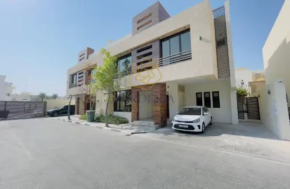 فيلا - 5 غرف نوم - 7 حمامات للايجار في الهلال شرق - الهلال - الدوحة