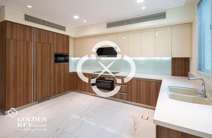 Villa - 6 Bedrooms - 7 Bathrooms for rent in The Garden - Floresta Gardens - The Pearl Island - Doha
