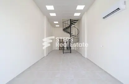 Shop - Studio for rent in Al Hanaa Street - Al Gharrafa - Doha