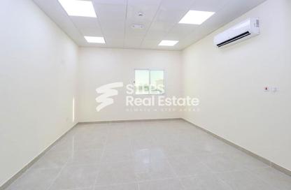 Shop - Studio for rent in Al Hanaa Street - Al Gharrafa - Doha