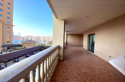 Apartment - 2 Bedrooms - 3 Bathrooms for rent in Porto Arabia - The Pearl Island - Doha