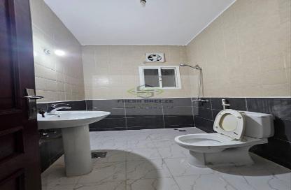 Apartment - 2 Bedrooms - 2 Bathrooms for rent in Asim Bin Omar Street - Al Mansoura - Doha