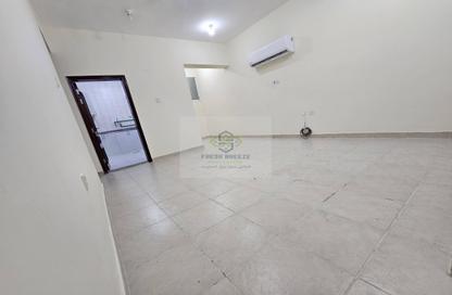 Apartment - 2 Bedrooms - 2 Bathrooms for rent in Asim Bin Omar Street - Al Mansoura - Doha