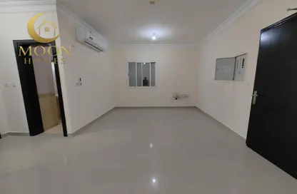 Apartment - 1 Bedroom - 1 Bathroom for rent in Umm Ghuwailina 4 - Umm Ghuwailina - Doha