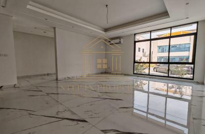 مجمع سكني - 5 غرف نوم - 5 حمامات للايجار في شارع عمار بن ياسر - العزيزية - الدوحة مجمع سكني - 5 غرف نوم - 5 حمامات للايجار في شارع عمار بن ياسر - العزيزية - الدوحة