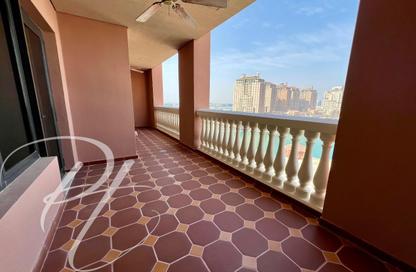 Apartment - 2 Bedrooms - 3 Bathrooms for rent in Tower 31 - Porto Arabia - The Pearl Island - Doha