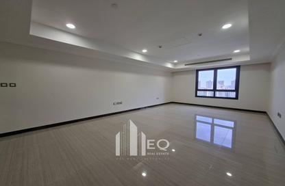 Apartment - 1 Bedroom - 2 Bathrooms for rent in East Porto Drive - Porto Arabia - The Pearl Island - Doha