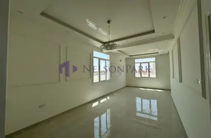 فيلا - 8 غرف نوم - 8 حمامات للايجار في شارع الوعب - الوعب - الدوحة