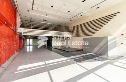 Shop - Studio - 1 Bathroom for rent in Umm Al Seneem Street - Ain Khaled - Doha