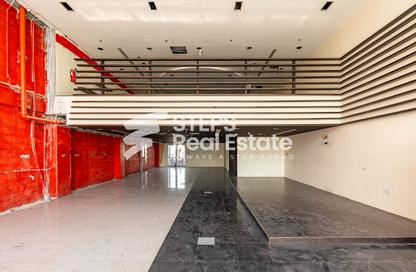 Shop - Studio - 1 Bathroom for rent in Umm Al Seneem Street - Ain Khaled - Doha
