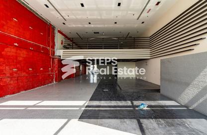 Shop - Studio - 1 Bathroom for rent in Umm Al Seneem Street - Ain Khaled - Doha