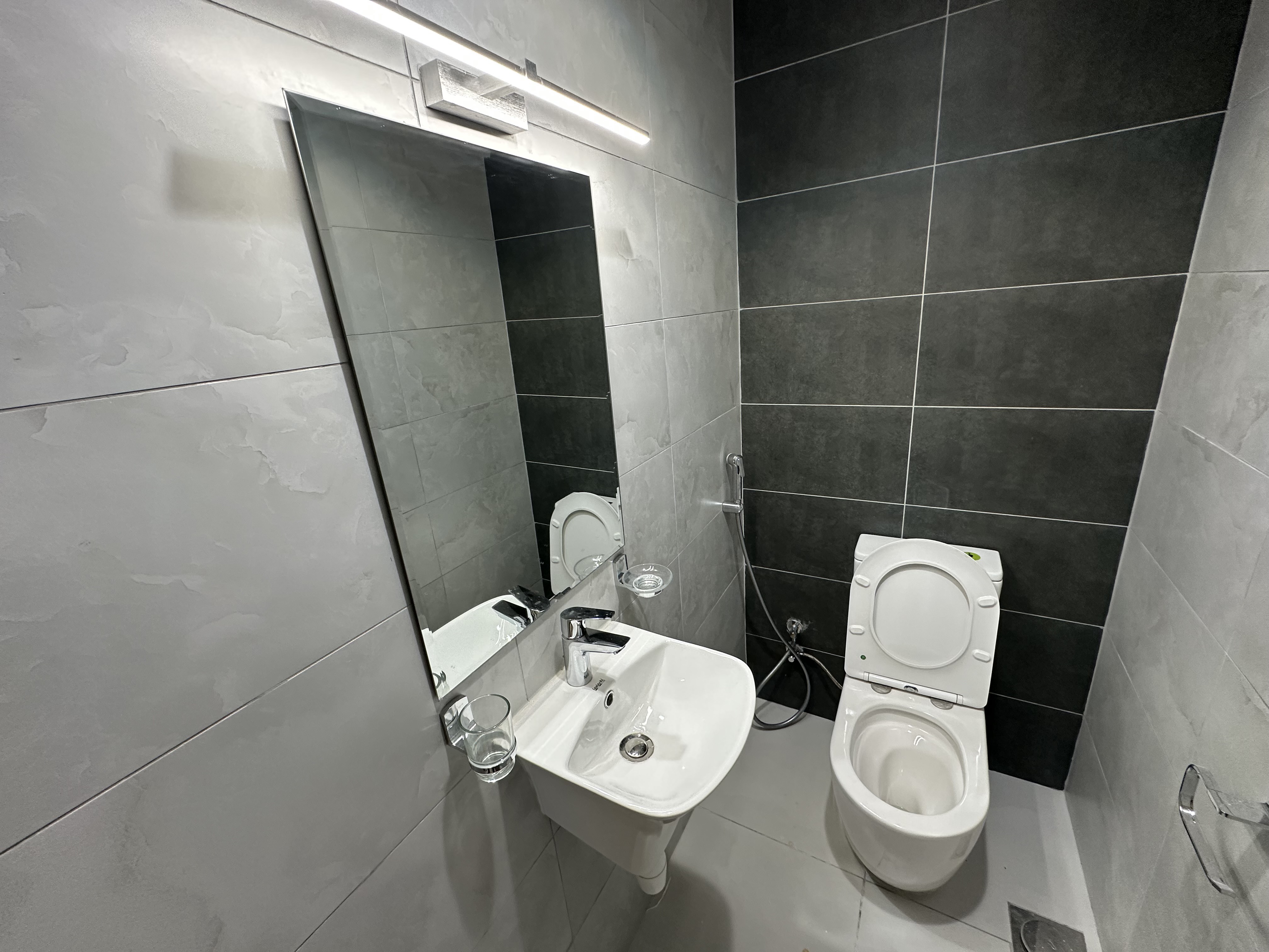 2 Bedroom Fully Furnished Fully City View thumbnail 9