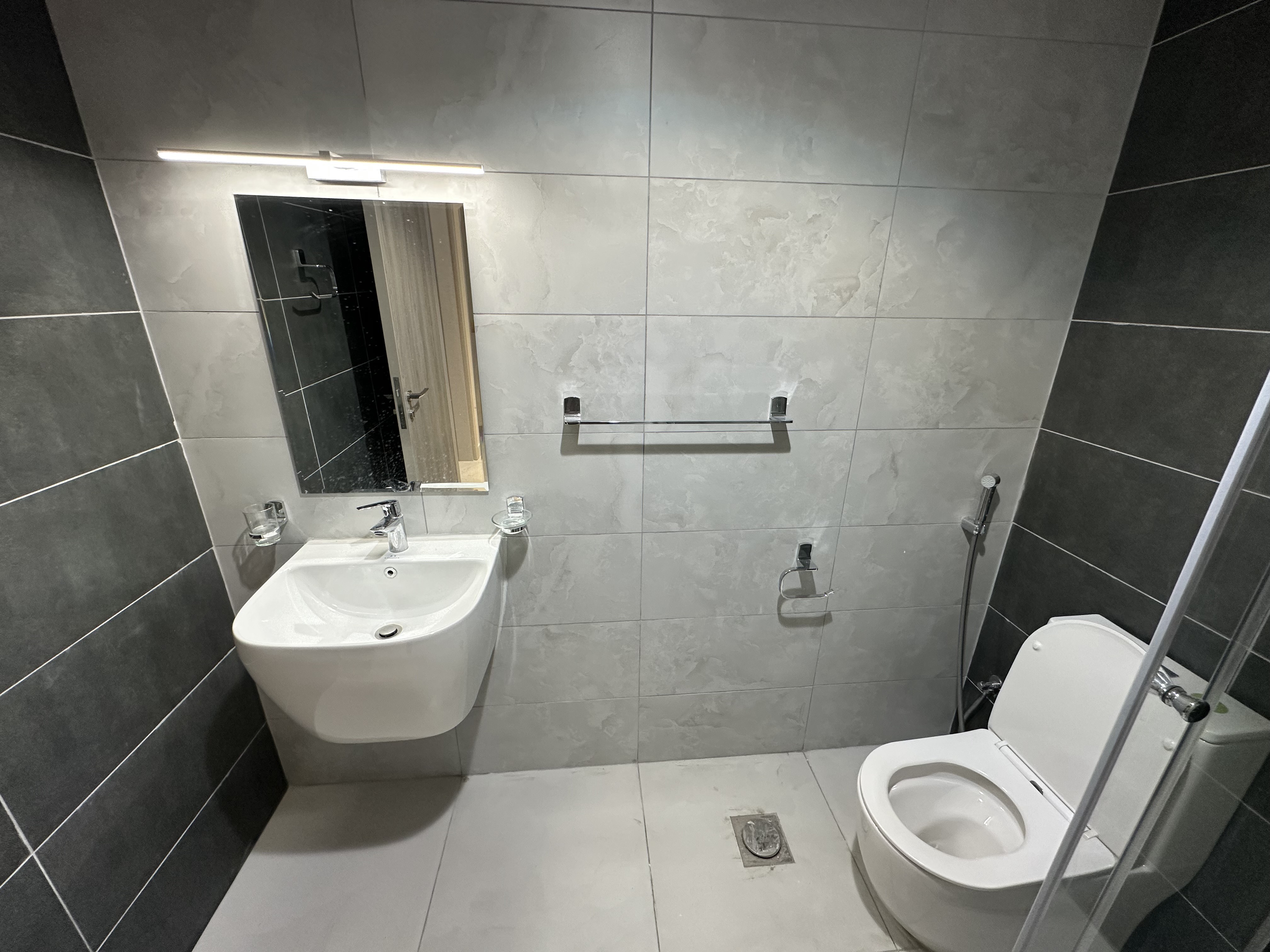 2 Bedroom Fully Furnished Fully City View thumbnail 14