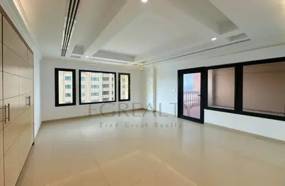 Apartment - 2 Bedrooms - 3 Bathrooms for sale in West Porto Drive - Porto Arabia - The Pearl Island - Doha