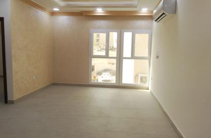 Apartment - 2 Bedrooms - 2 Bathrooms for rent in Umm Ghuwailina 4 - Umm Ghuwailina - Doha