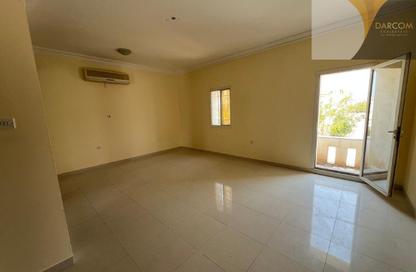 Villa - 6 Bedrooms - 7 Bathrooms for rent in Izghawa - Izghawa - Doha