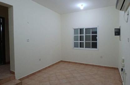 Apartment - 2 Bedrooms - 2 Bathrooms for rent in Bin Omran - Fereej Bin Omran - Doha