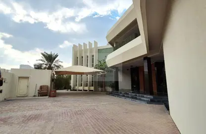 فيلا - 8 غرف نوم - 8 حمامات للايجار في الهلال - الهلال - الدوحة