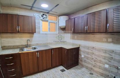 Apartment - 2 Bedrooms - 3 Bathrooms for rent in Umm Ghuwailina 4 - Umm Ghuwailina - Doha