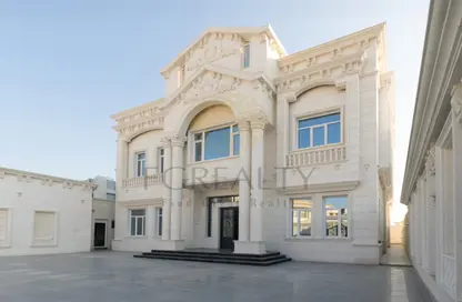 فيلا - 8 غرف نوم - 8 حمامات للبيع في شارع عنيزة - الحي الدبلوماسي - الدوحة
