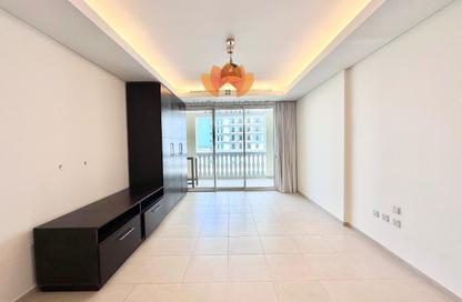 Apartment - Studio - 1 Bathroom for rent in Viva West - Viva Bahriyah - The Pearl Island - Doha