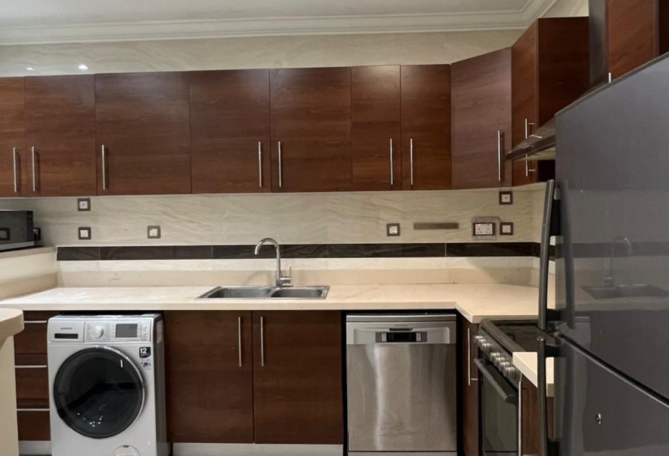 LUXURY RENOVATED 2BHK WITH FULLY MARINA VIEW thumbnail 8