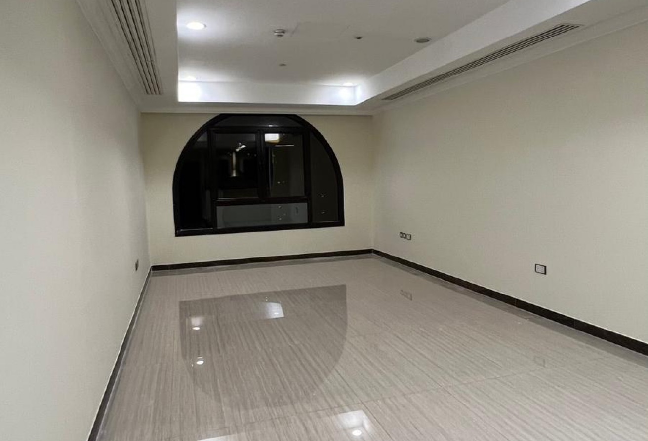 LUXURY RENOVATED 2BHK WITH FULLY MARINA VIEW thumbnail 2