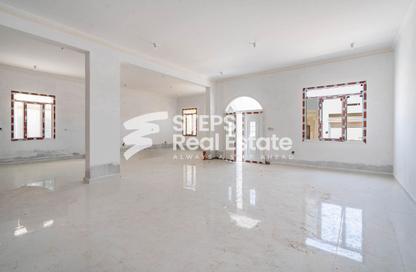 Villa - 7+ Bedrooms - 7 Bathrooms for rent in Umm Qarn - Al Daayen