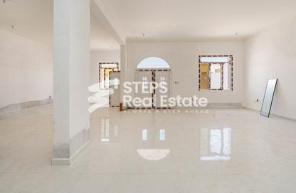 Villa - 7+ Bedrooms - 7 Bathrooms for rent in Umm Qarn - Al Daayen