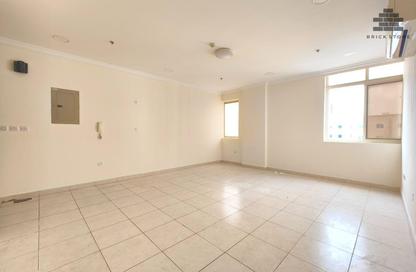 Apartment - 2 Bedrooms - 3 Bathrooms for rent in Al Nasr Street - Al Nasr - Doha