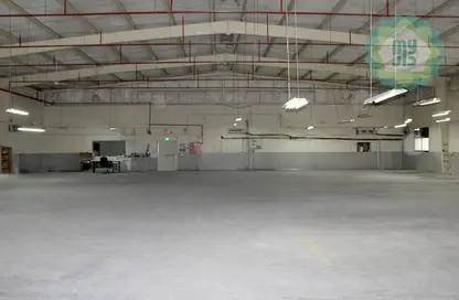 Warehouse - Studio - 3 Bathrooms for rent in Industrial Area 2 - Industrial Area - Industrial Area - Doha