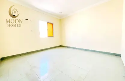 Apartment - 2 Bedrooms - 2 Bathrooms for rent in Umm Ghuwailina 4 - Umm Ghuwailina - Doha