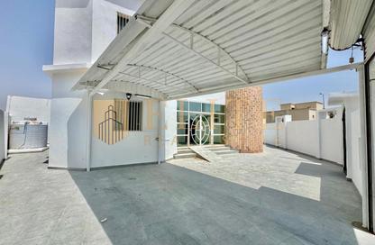 Villa - 4 - 4 for rent in Izghawa - Izghawa - Doha