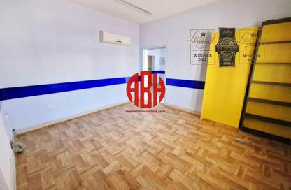 Office Space - 2 Bedrooms - 1 Bathroom for rent in Abu Talha Street - Fereej Bin Omran - Doha