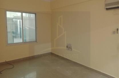 Apartment - 1 Bedroom - 2 Bathrooms for rent in Salaja Street - Doha Al Jadeed - Doha