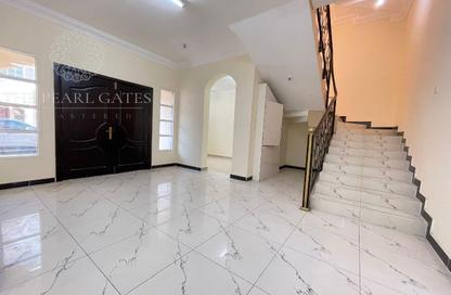 Villa - 5 Bedrooms - 4 Bathrooms for rent in Umm Al Seneem Street - Ain Khaled - Doha
