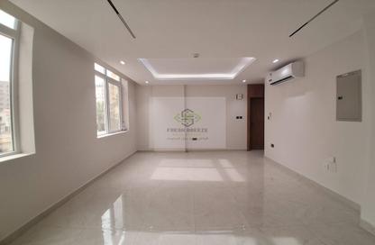 Apartment - 2 Bedrooms - 2 Bathrooms for rent in Al Mansoura - Al Mansoura - Doha