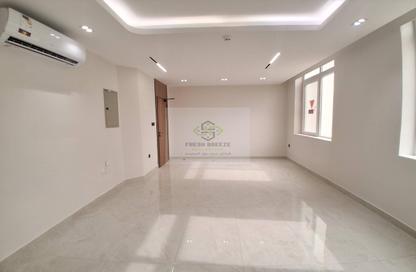 Apartment - 2 Bedrooms - 2 Bathrooms for rent in Al Mansoura - Al Mansoura - Doha