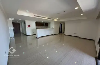 شقة - 2 غرف نوم - 3 حمامات للايجار في طريق بورتو الشرقي - بورتو أرابيا - جزيرة اللؤلؤة - الدوحة