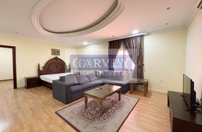 Apartment - Studio - 1 for rent in Al Dafna - Al Dafna - Doha