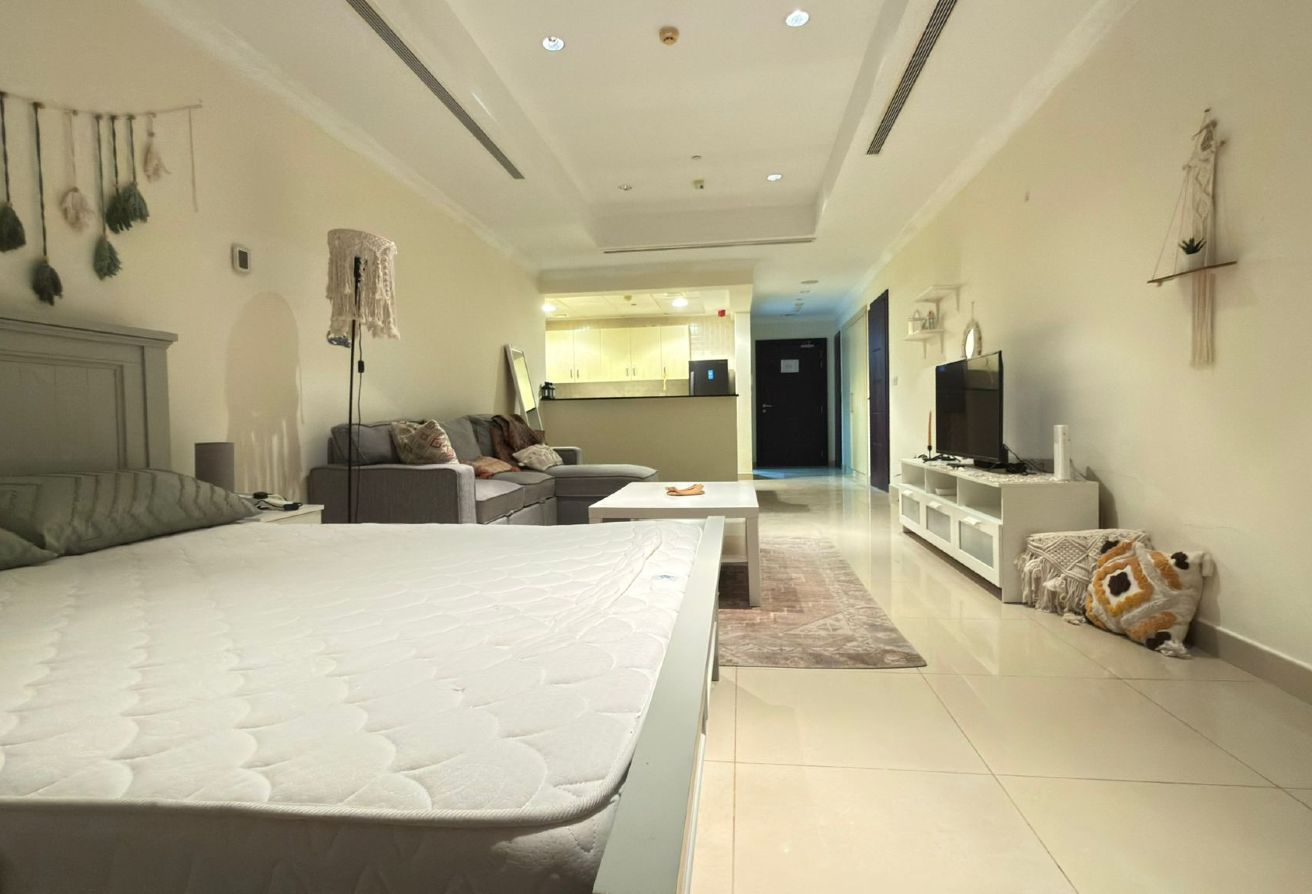 Porto Arabia Studio With Balcony | Sea View thumbnail 2