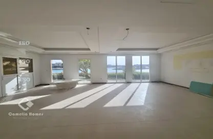 فيلا - 4 غرف نوم - 5 حمامات للايجار في البوابة الشرقية - بحيرة وست لاجون - الدوحة