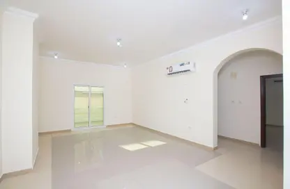 شقة - 2 غرف نوم - 2 حمامات للايجار في شارع النصر - النصر - الدوحة